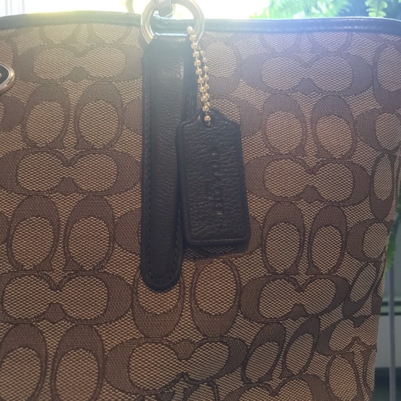 Coach Signature Bag - Picture 6 of 16